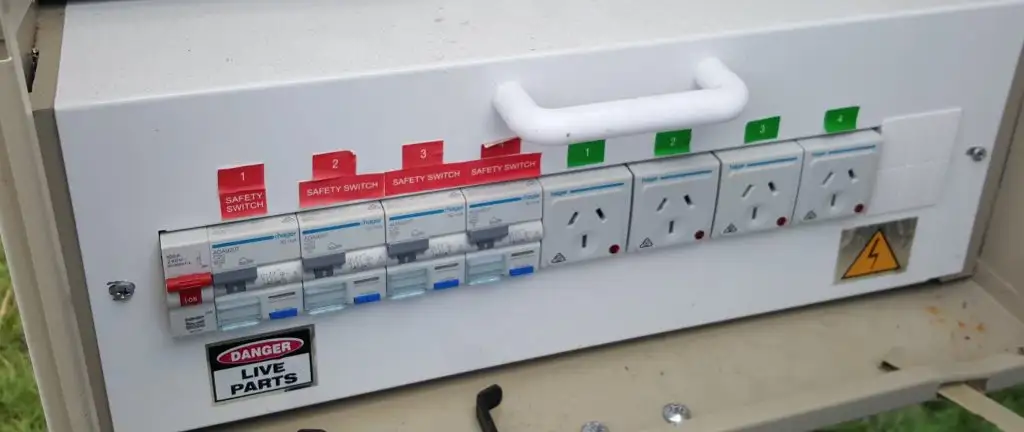 builders-power-poles-1